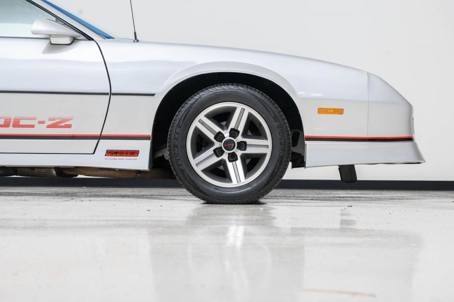 Детали экстерьера Chevrolet Camaro Z28 IROC-Z (1FP87) 1985 года  (фото 34 из 124)